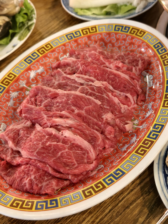 七十年代風裝修火鍋店，抵食二人套餐