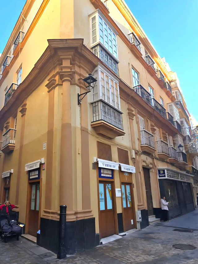 카디즈가 품고 있을 오래된 이야기