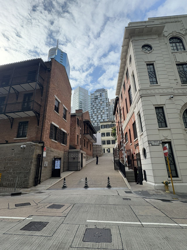 🎨 HOLLYWOOD ROAD 🎨 HOLLYWOOD ROAD