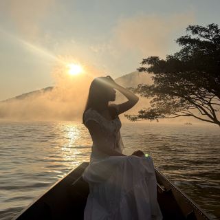 ล่องเรือดูต้นฉำฉ่ากลางน้ำ