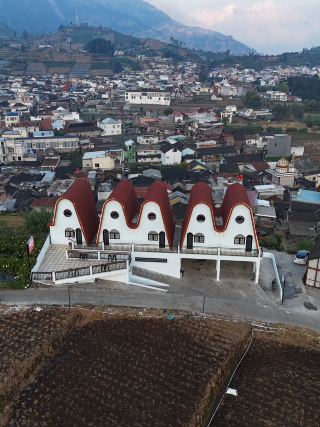 디엥 산맥 뷰가 펼쳐지는 감성 캐빈에서의 스테이。