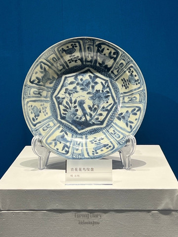 沈陽博物館で見る明・清時代の「民窯」青花磁器。人々の暮らしが息づく