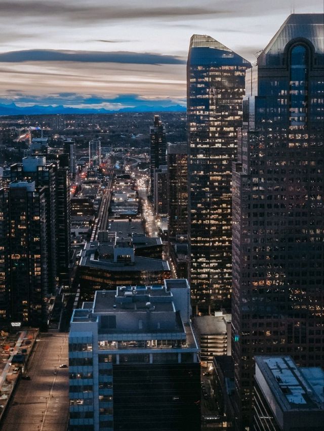 Dinner with a view... that moves. 🌆🍷