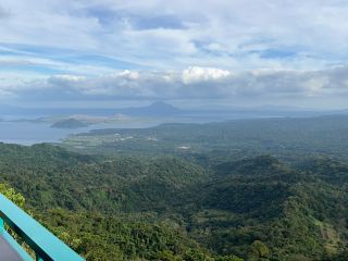Tagatay on motorbike ,Volcanic Mountain Cafe Views☕