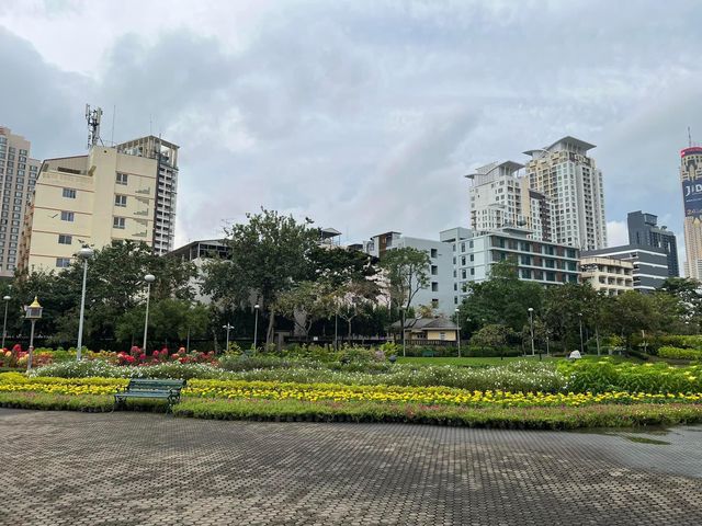 Santiphap Park is a must visit 🌴🌴