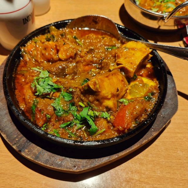 Newquay.  suggestions for decent hotel and tasty Bangladeshi restaurant 