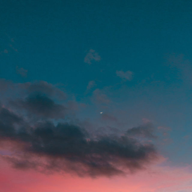 Sunset Paths Along Baguio’s Seaside 🌇