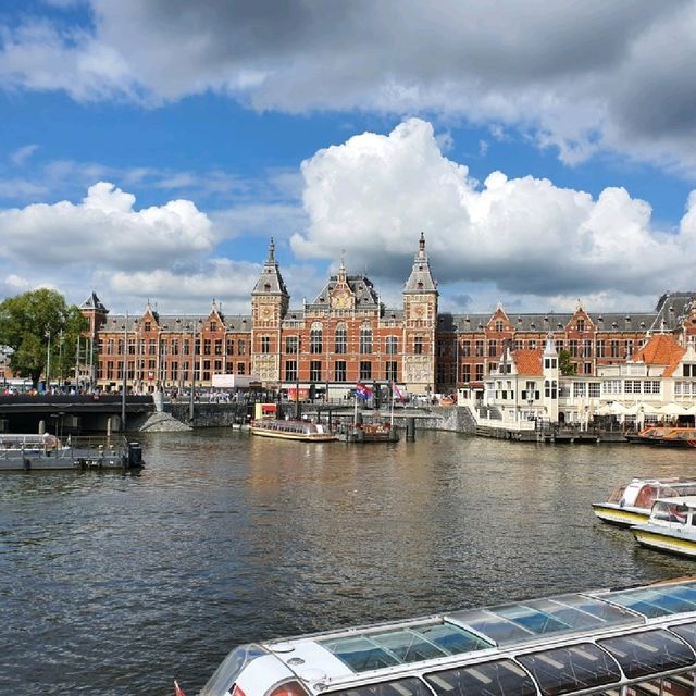 Spring Days in Amsterdam – Canals, Culture, and Cozy Streets