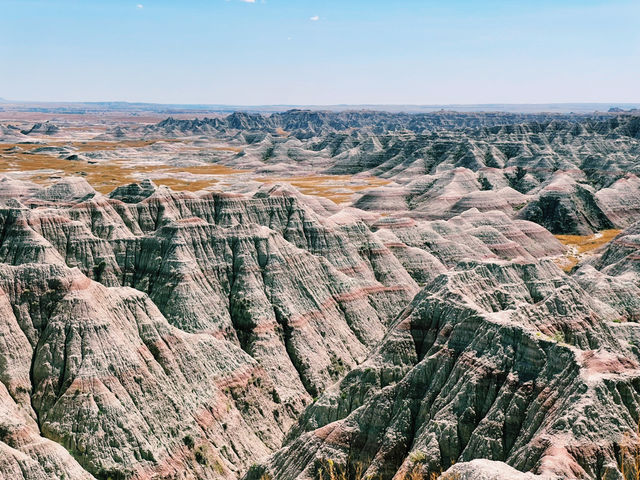 🥾 Top Hikes in Badlands National Park – Walk Among the Wild Formations 🌄