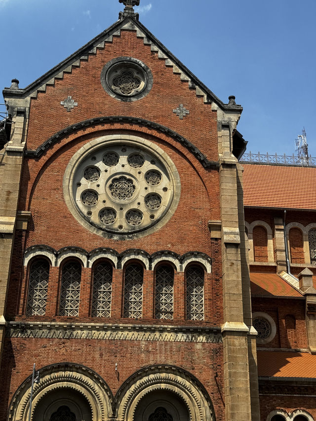 Ho Chi Minh: the capital, do it by bus 