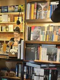 Konets Prekrasnoy Epohi -  a unique hybrid of bookstore and bar