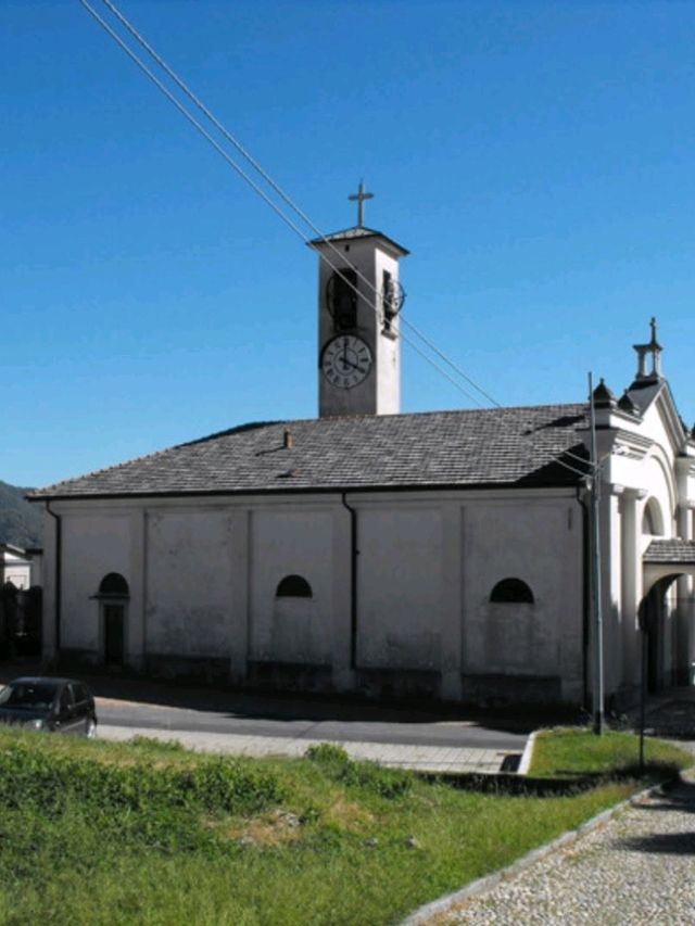 Pigra: A Tranquil Mountain Escape Overlooking Lake Como