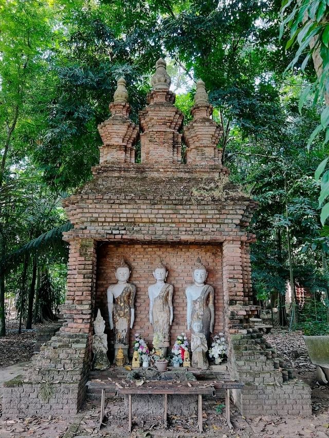 Wat Phra That Doi Leng — Sacred Heights of Long, Phrae