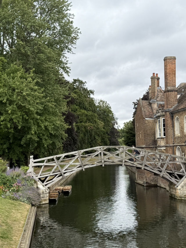 🏛️ Cambridge: A Day Among Dreaming Spires and Timeless Traditions