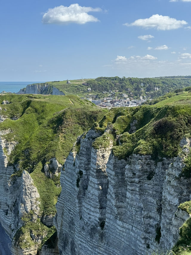 Etretat, France, is the perfect getaway! 🌊☀️