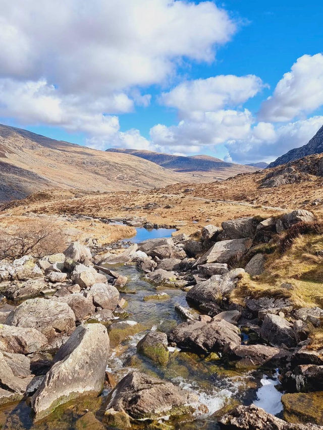 💧 Eryri National Park – Mountain Springs and Crystal Waters ⛰️💦 💧 Eryri National Park – Mountain Springs and Crystal Waters ⛰️💦
