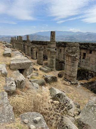 アルィンダ：トルコの人混みを避けられる古代都市