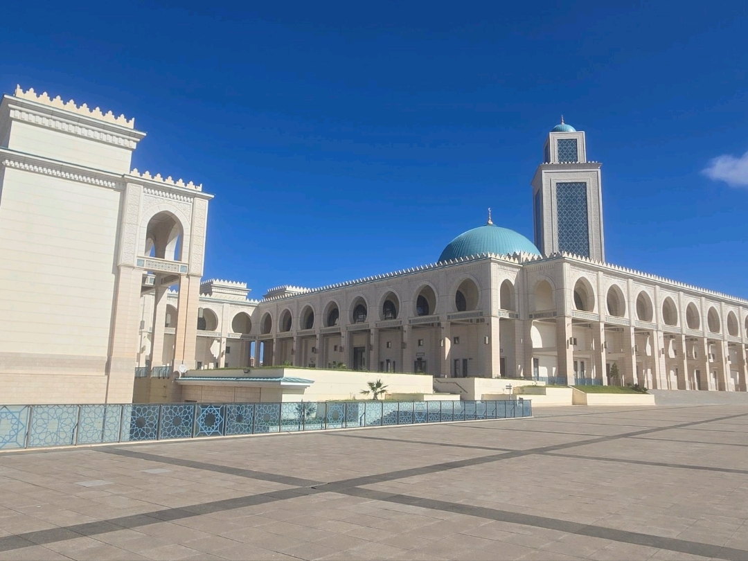 📅 Itinerary 
 Day1:Nov Plaza,Town hall,National Theater,Santa Cruz,Galle Central de Oran,
 Day2: day tour of Tlemcen 
 Day3: Fort of Santa Cruz ,Ibn Badis Mosque,
Ahmed Zabana National Museum,Market of Medina

 🏨 Accommodation
 Ambassador Oran


 🍴 Food Recommendations 
 📌 Tips  