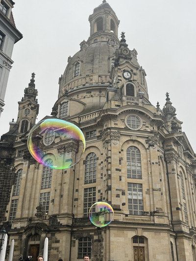 ドレスデン聖母教会は、ドイツ・ザクセン州の州都ドレスデン旧市街に