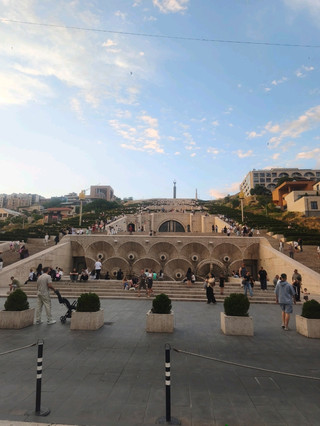 A Romantic Day & Night Guide to the Yerevan Cascade.