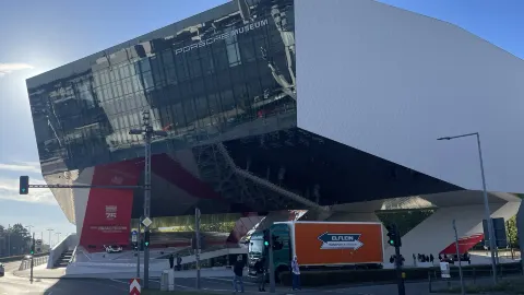พิพิธภัณฑ์พอร์เชอ (Porsche Museum) ณ เมืองชตุทท์การ์ท — traveler post in สตุตการ์ต