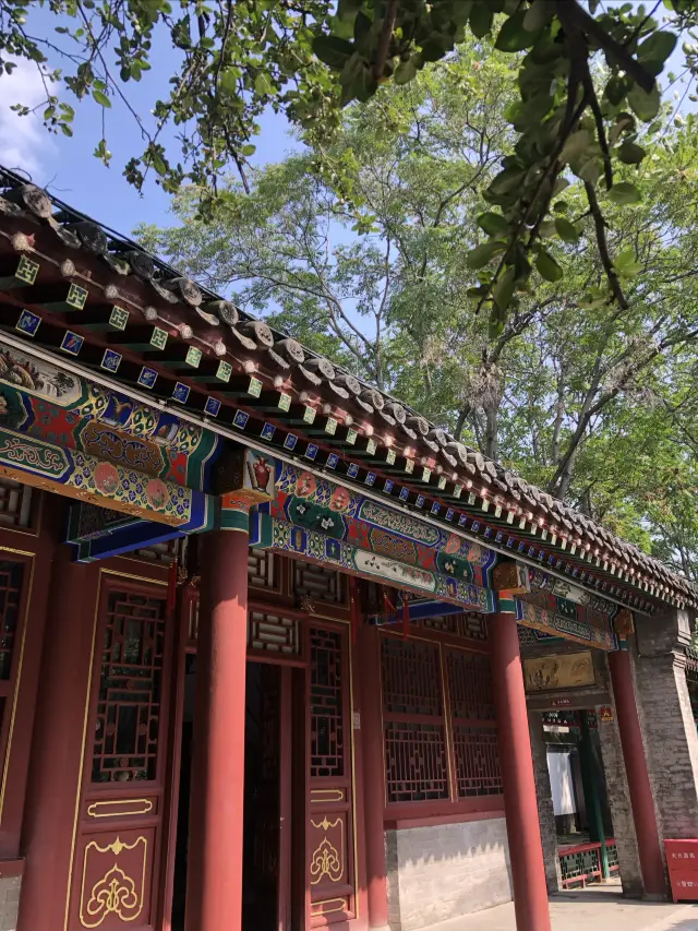 Having read Dream of the Red Mansion, how can one not visit the Rongguo Mansion