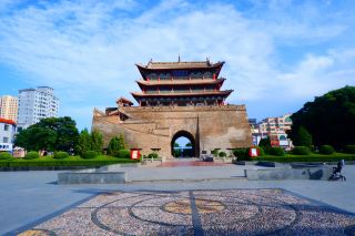 Gansu C position | View the thousand-year-old Weiyuan Tower, Longxi snacks are unique