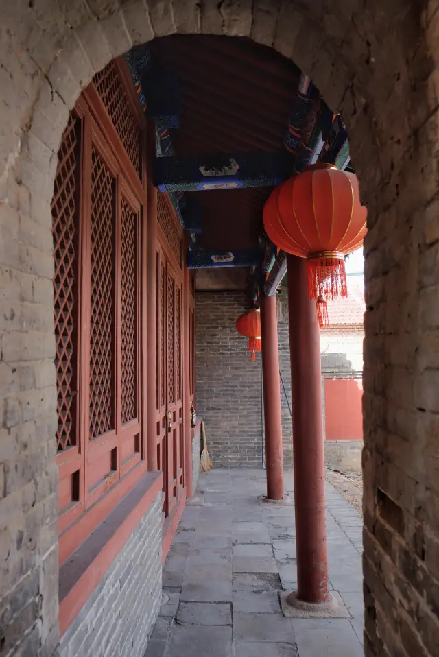 Yongning Ancient Town in Yanqing | The ancient murals of Sanyi Temple on Heping Street