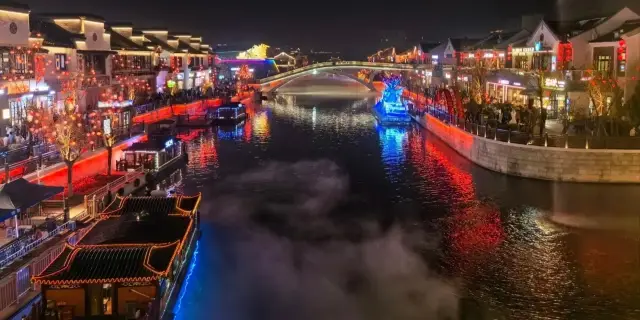 The night view of Meili Ancient Town in Wuxi is completely different from the daytime