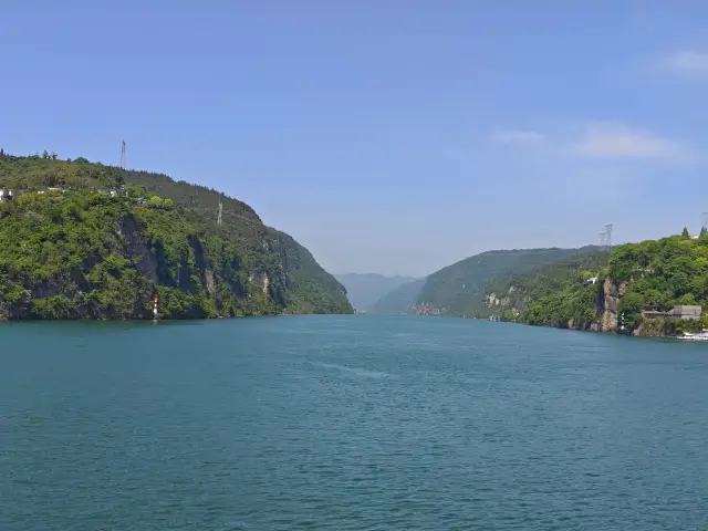 Xiling Gorge is the only gorge among the Three Gorges that has preserved its original scenery relatively well