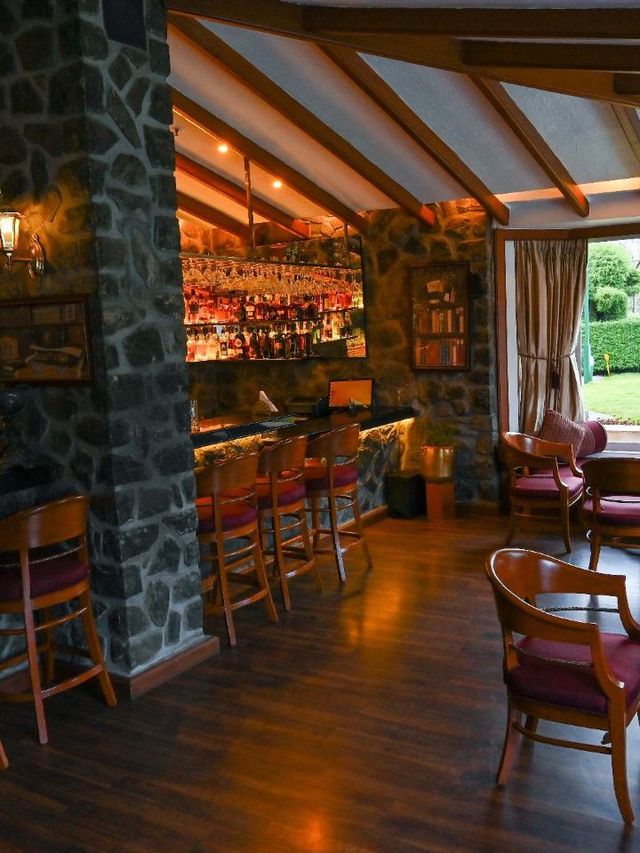 🌟 Kodaikanal's Cozy Carlton: Comfort & Views! 🏞️