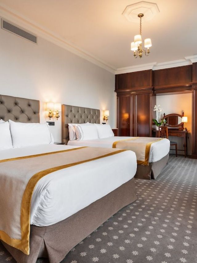 🌟 Santander's Stellar Stays: Eurostars Hotel Real! 🌊🛏️
