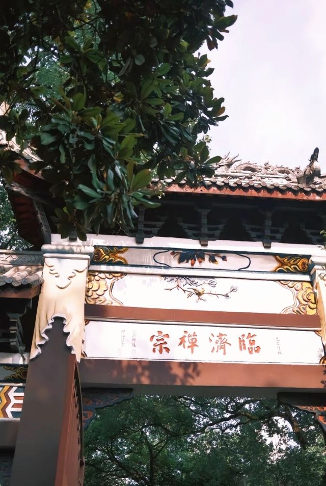 走進華巖寺，尋得心靈的寧靜
