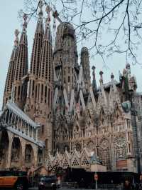 🇪🇸 奇幻與信仰的交織：聖家堂的壯麗之旅