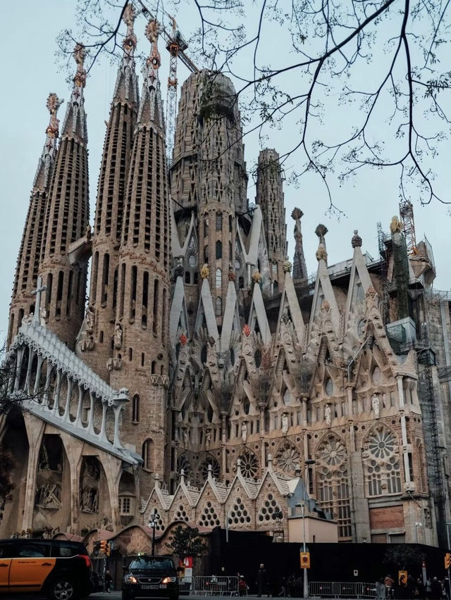 🇪🇸 奇幻與信仰的交織：聖家堂的壯麗之旅