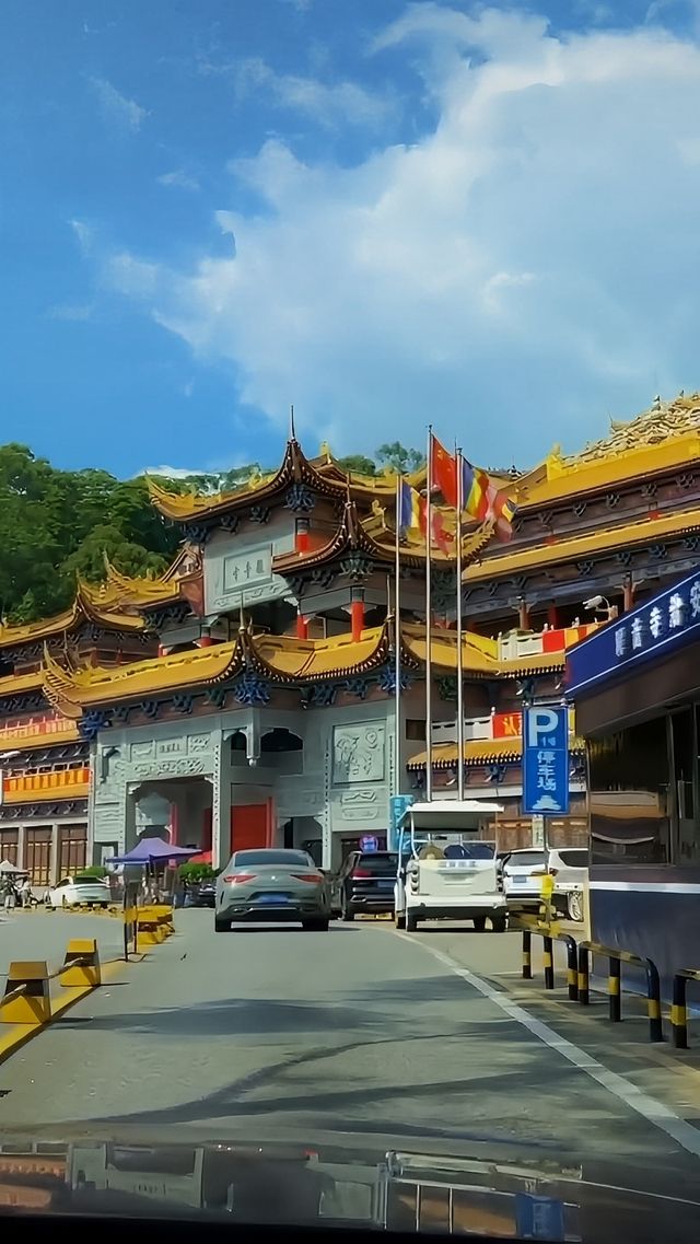 隱藏於東莞大嶺山鎮的一座雄偉壯觀的寺院。