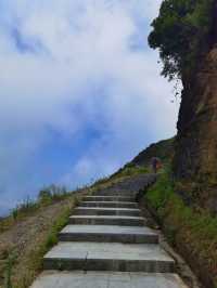 離天三尺三,貴州黔北第一峰,尧龍山。