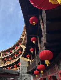 承啟樓：土樓明珠，歲月傳奇。