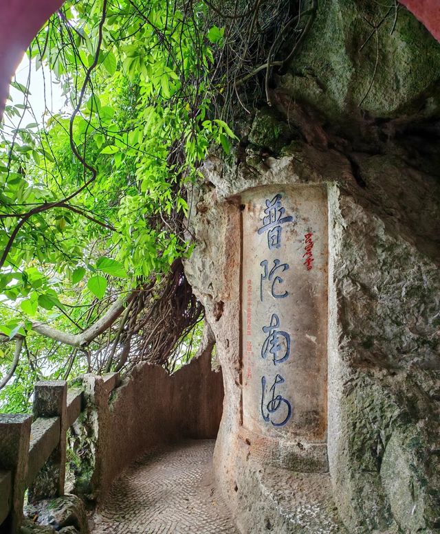 雲南西山龍門：奇秀壯麗的自然與人文瑰寶。