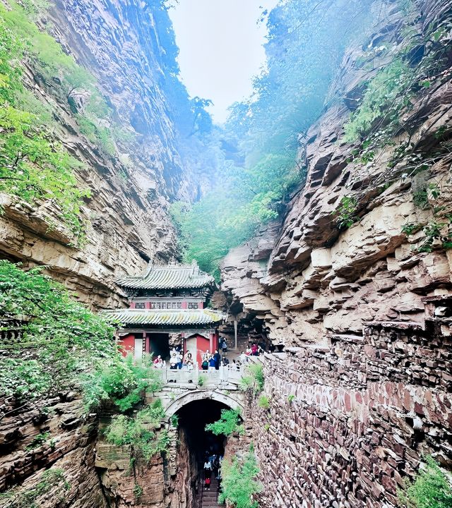 河北石家莊蒼岩山 | 橋橫千丈峭崖中，樓舞雲飛壯碧穹。