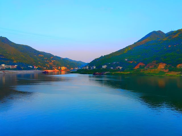 陝西與湖北交界的小縣城，漢江穿城而過環境好。