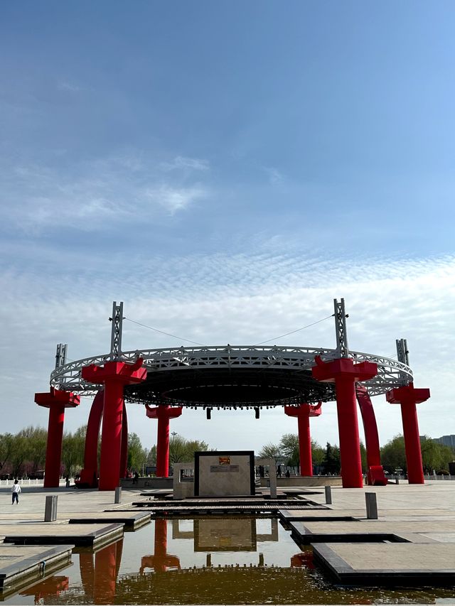 月湖畔，邂逅詩意畫卷，漫步商丘的「城市之眼」。