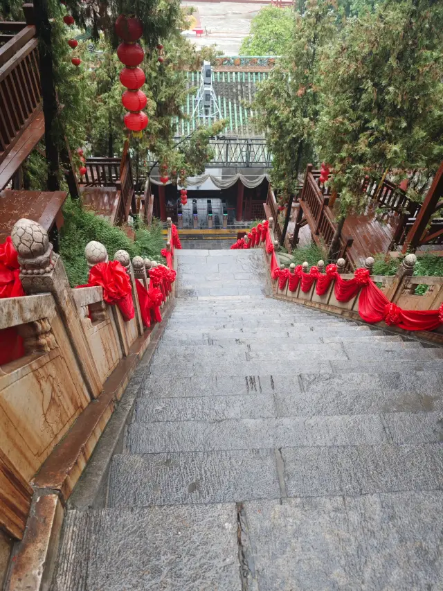 Listen to "Romance of the West Chamber" at Pujiu Temple