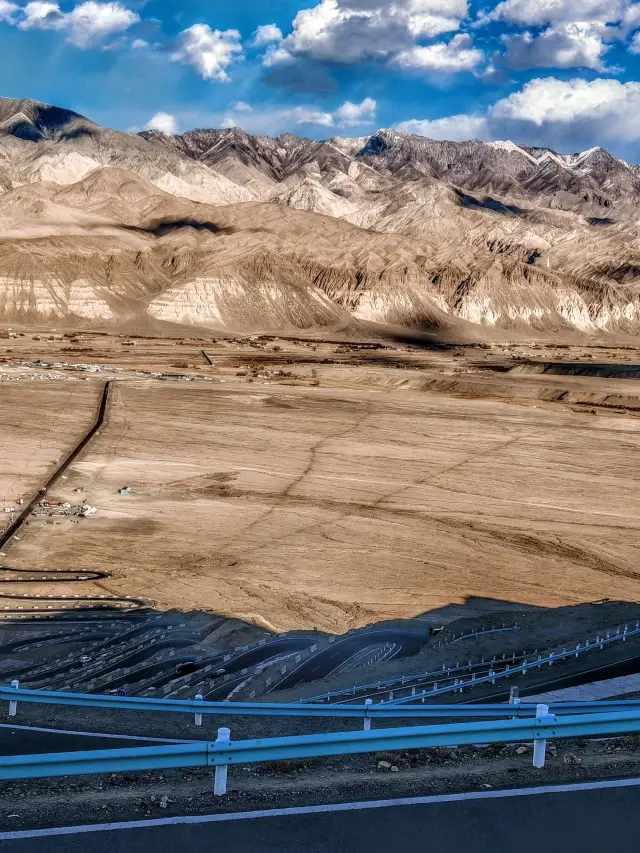 Planning a trip to Kashgar, Southern Xinjiang for the long weekend? Check out our travel guide!
