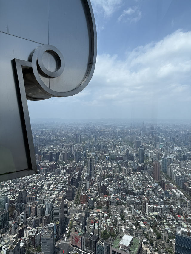 The View From The Top Of Taipei 101, The Best Way to See The City!