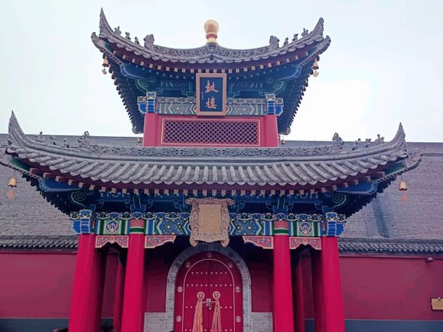 A Spiritual Retreat at Luohou Temple: A Guide to Staying at Wutai Mountain’s Sacred Lamaist Temple
