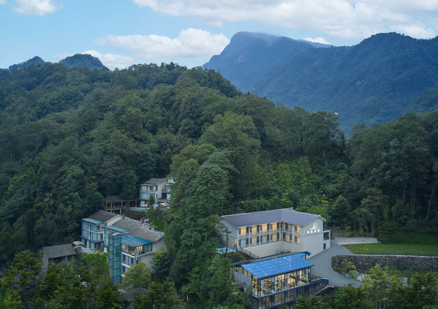 逃離城市計劃｜青城山嘅治癒系私湯酒店