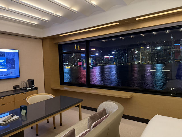 ✨香港麗晶酒店｜圓形洗漱台+超大窗景！海景控的「心動瞬間」～🌊