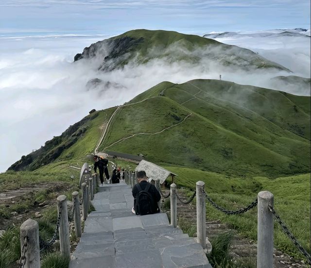 江西武功山徒步全攻略：高山草甸、雲海星空與極致徒步嘅朝聖地