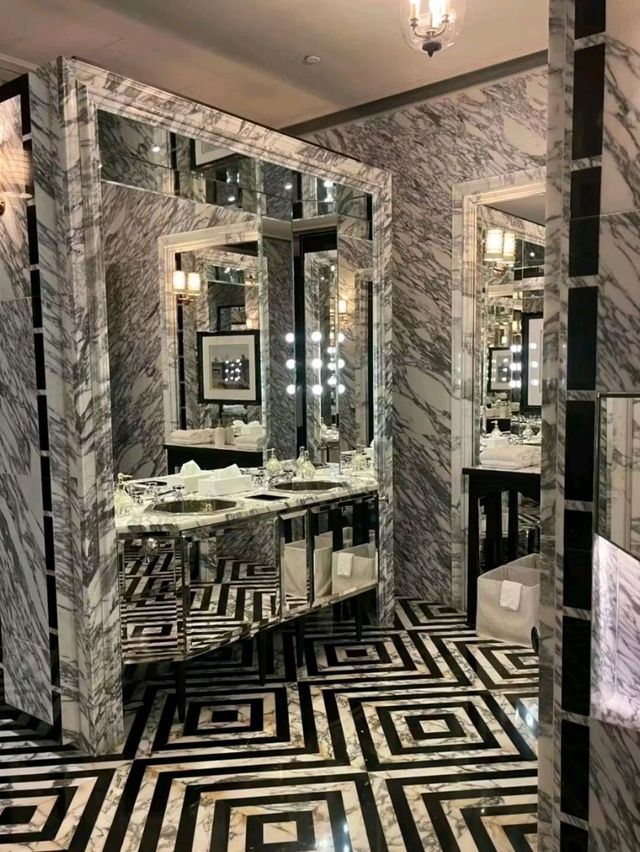 Rosewood HK | Trends come and go, but style endures. 🇭🇰